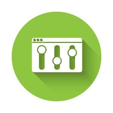 Beyaz Tarayıcı ayarı simgesi uzun gölgeyle izole edildi. Ayarlama, servis, bakım, onarım, onarım. Yeşil daire düğmesi. Vektör.