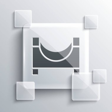 Gri arka planda gri kaykay parkı simgesi izole edildi. Rampa seti, paten parkı için merdiven. Olağanüstü bir spor. Kare cam paneller. Vektör.