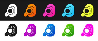 İşitme cihazı simgesini siyah ve beyaz arkaplanda izole et. Kulak ve işitme. Vektör.