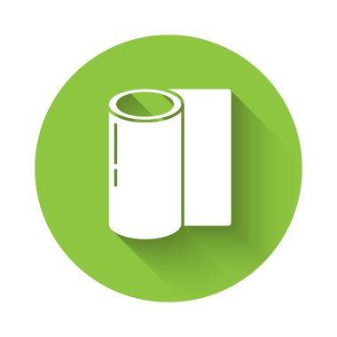 Beyaz Fitness hasırlı rulo ikonu uzun gölgeli izole edilmiş. Yoga minderi yuvarlandı. Spor malzemeleri. Yeşil daire düğmesi. Vektör İllüstrasyonu.