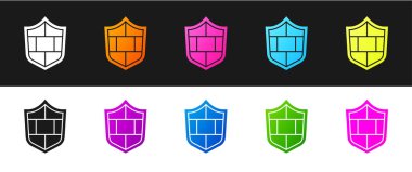 Kalkan 'ı siber güvenlik duvarı simgesiyle siyah beyaz arka planda izole edin. Veri koruma sembolü. Güvenlik duvarı. Ağ koruması. Vektör.