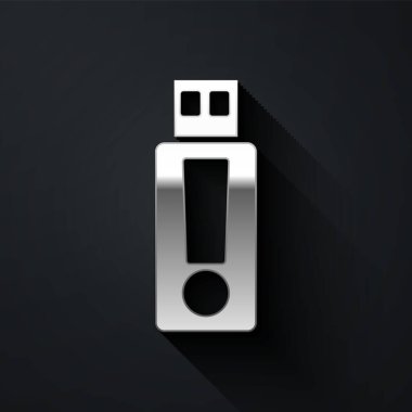 Siyah arkaplanda gümüş USB flash disk simgesi izole edildi. Uzun gölge tarzı. Vektör.
