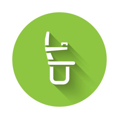 Beyaz Uçak koltuğu ikonu uzun gölgeli izole edilmiş. Yeşil daire düğmesi. Vektör.