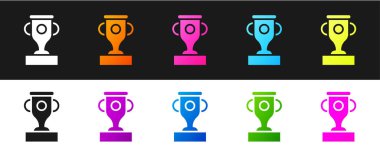 Ödül kupa simgesini siyah ve beyaz arkaplanda izole et. Galibiyet ödülü sembolü. Şampiyonluk ya da yarışma kupası. Spor başarısı işareti. Vektör.