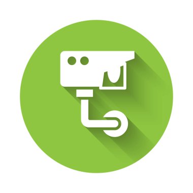 Beyaz güvenlik kamerası ikonu uzun gölgeli izole edilmiş. Yeşil daire düğmesi. Vektör.