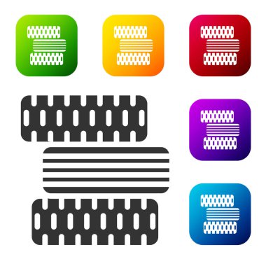 Siyah araba tekerleği ikonu beyaz arka planda izole edilmiş. Renkli kare düğmelerle simgeleri ayarla. Vektör İllüstrasyonu.