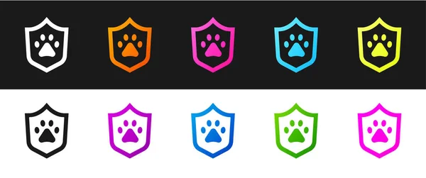 黒と白の背景に隔離された動物健康保険アイコンを設定します ペット保護の概念 犬や猫の足のプリント ベクトル — ストックベクタ