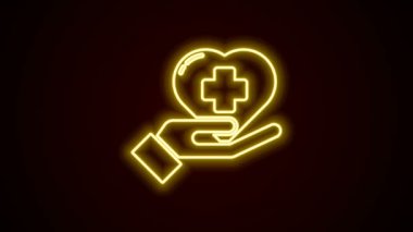 Siyah arka planda izole edilmiş bir haç simgesi olan parlak neon çizgisi Heart. İlk yardım. Sağlık, tıbbi ve eczane işaretleri. 4K Video hareketli grafik canlandırması