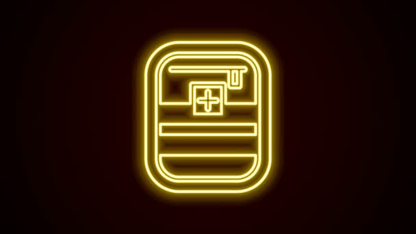 Ragyogó neon vonal Elsősegély készlet ikon elszigetelt fekete alapon. Orvosi doboz kereszttel. Orvosi felszerelés vészhelyzet esetére. Egészségügyi koncepció. 4K Videó mozgás grafikus animáció — Stock videók