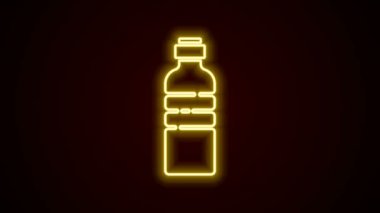 Parlayan neon hattı. Siyah arka planda izole edilmiş bir su ikonu şişesi. Soda su içme tabelası. 4K Video hareketli grafik canlandırması