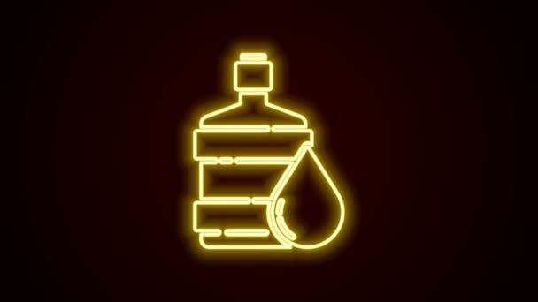 Línea de neón brillante Botella grande con icono de agua limpia aislada sobre fondo negro. Envase de plástico para el refrigerador. Animación gráfica de vídeo 4K — Vídeos de Stock