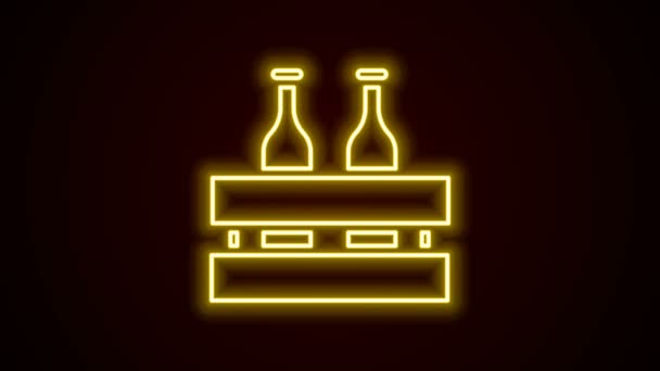 Parlayan neon hattı bira şişesi ikonu siyah arka planda izole edildi. Tahta kutu ve bira şişeleri. Kutu bira kutusu tabelası. 4K Video hareketli grafik canlandırması — Stok video