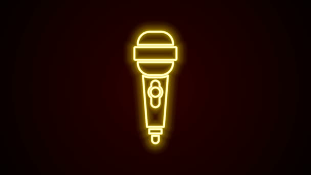 Gloeiende neon lijn Microfoon pictogram geïsoleerd op zwarte achtergrond. Op radio microfoon. Speaker teken. 4K Video motion grafische animatie — Stockvideo