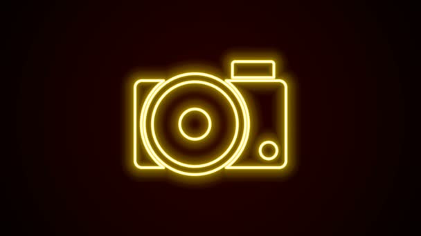 Glowing neon line Photo camera icon isolated on black background. Foto camera icon. 4K Video motion graphic animation — Stock Video