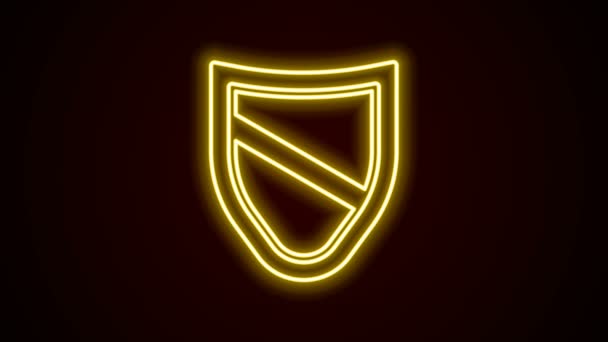 Icono de escudo de línea de neón brillante aislado sobre fondo negro. Señal de guardia. Seguridad, seguridad, protección, concepto de privacidad. Animación gráfica de vídeo 4K — Vídeo de stock