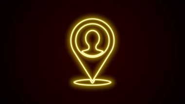 Siyah arkaplanda izole edilmiş bir insan simgesinin silüeti ile parlayan neon çizgisi haritası. GPS konum sembolü. 4K Video hareketli grafik canlandırması