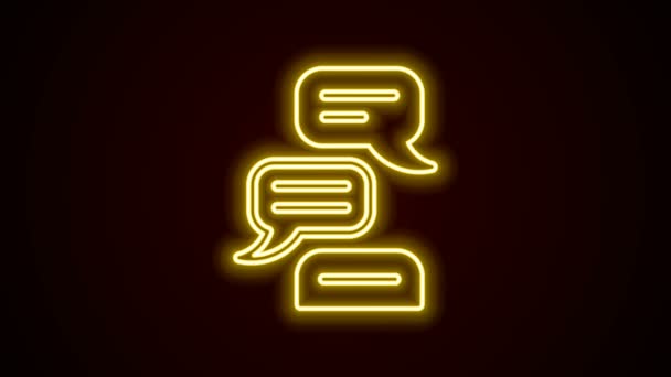Linea al neon luminosa Icona di chat a bolle vocali isolata su sfondo nero. Icona del messaggio. Comunicazione o commento chat simbolo. Animazione grafica 4K Video motion — Video Stock