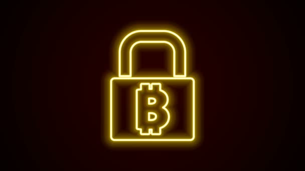 Glödande neon line Lock med bitcoin ikon isolerad på svart bakgrund. Cryptocurrency gruvdrift, blockchain teknik, säkerhet, skydda, digitala pengar. 4K Video motion grafisk animation — Stockvideo