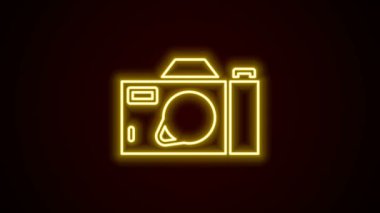 Parlayan neon hattı fotoğraf makinesi simgesi siyah arkaplanda izole edildi. Fotoğraf makinesi simgesi. 4K Video hareketli grafik canlandırması