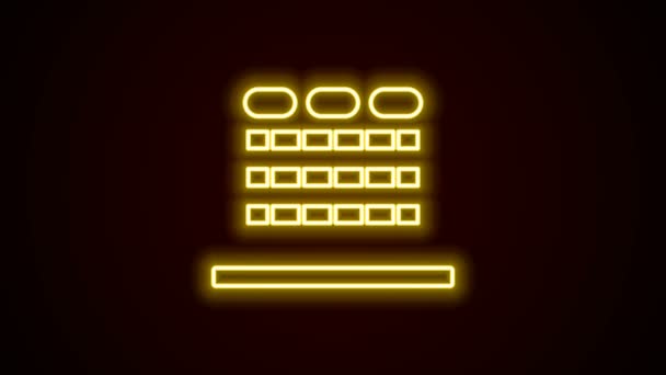 Glödande neon line Cinema auditorium med skärm och säten ikon isolerad på svart bakgrund. 4K Video motion grafisk animation — Stockvideo