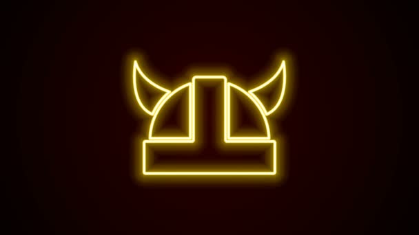 Linha de néon brilhante Viking no ícone de capacete com chifres isolado no fundo preto. Animação gráfica em movimento de vídeo 4K — Vídeo de Stock