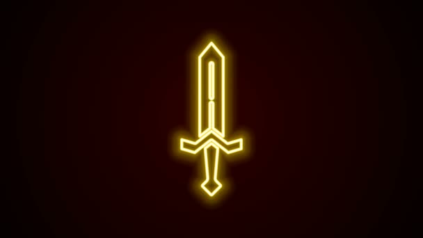 Parlayan neon hattı Ortaçağ kılıç ikonu siyah arka planda izole edildi. Ortaçağ silahı. 4K Video hareketli grafik canlandırması — Stok video