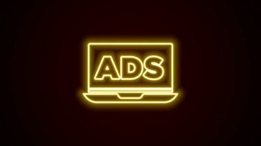 Parlayan neon hattı reklam simgesi siyah arkaplanda izole edildi. Pazarlama ve tanıtım süreci kavramı. İlgili reklamlar. Sosyal medya reklamcılığı. 4K Video hareketli grafik canlandırması