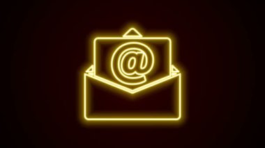 Parlayan neon hattı E- posta simgesi ve e- posta simgesi siyah arkaplanda izole edildi. Zarf sembolü e-postası. E- posta kodu. 4K Video hareketli grafik canlandırması