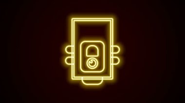 Siyah arka planda izole edilmiş yanan bir ateş ikonu ile parlayan neon hattı kazanı. 4K Video hareketli grafik canlandırması