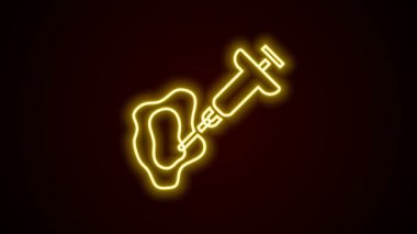Parlayan neon hattı GMO şırınga ikonu siyah arkaplanda izole edildi. Genetik olarak değiştirilmiş organizma kısaltması. DNA gıda modifikasyonu. 4K Video hareketli grafik canlandırması