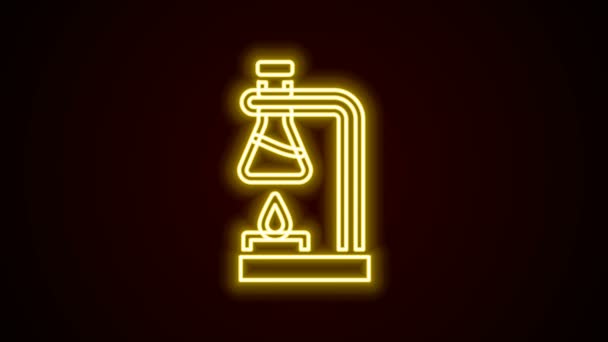 Linea neon incandescente Flacone in provetta di vetro sull'icona dell'esperimento del riscaldatore del fuoco isolato su sfondo nero. Attrezzature di laboratorio. Animazione grafica 4K Video motion — Video Stock