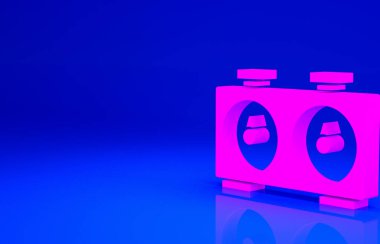 Pembe Zaman satranç saati simgesi mavi arkaplanda izole edildi. Spor malzemeleri. Minimalizm kavramı. 3d illüstrasyon 3B canlandırma.