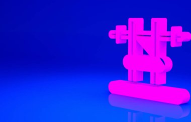 Mavi arkaplan üzerinde barbel simgesi olan pembe benç. Spor aletleri. Vücut geliştirme, ağırlık kaldırma, fitness konsepti. Minimalizm kavramı. 3d illüstrasyon 3B canlandırma.