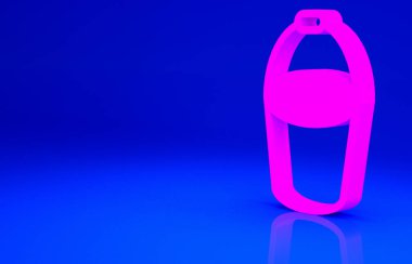 Mavi arkaplanda izole edilmiş pembe ateş kovası simgesi. Metal kova boş ya da ateşle savaşmak için su var. Minimalizm kavramı. 3d illüstrasyon 3B canlandırma.