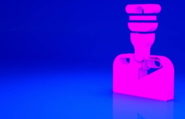 Mavi arkaplanda, gemi simgesinin pembe kaptanı izole edildi. Seyahat turizmi deniz taşımacılığı. Yolcu gemisi, yolcu gemisi. Minimalizm kavramı. 3d illüstrasyon 3B canlandırma.