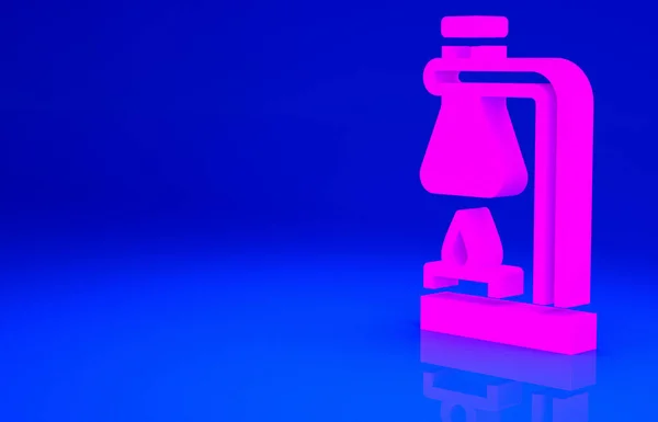 青色の背景に隔離された火災ヒーター実験アイコン上のピンクガラス試験管フラスコ 実験装置だ 最小限の概念 3Dイラスト3Dレンダリング — ストック写真