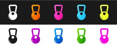 Kettlebell simgesini siyah beyaz arkaplanda izole et. Spor malzemeleri. Vektör İllüstrasyonu.