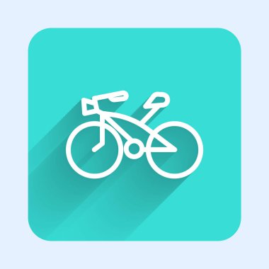 Beyaz çizgi bisiklet ikonu uzun gölgeli izole edilmiş. Bisiklet yarışı. Olağanüstü bir spor. Spor malzemeleri. Yeşil kare düğmesi. Vektör.