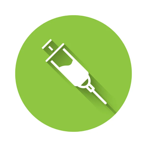 白色兴奋剂注射器图标与很长的阴影隔离 绿色圆环按钮 — 图库矢量图片