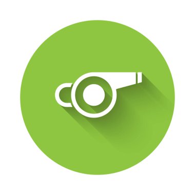 Beyaz Düdük simgesi uzun gölgeyle izole edildi. Hakem sembolü. Spor ve spor burcu. Yeşil daire düğmesi. Vektör.