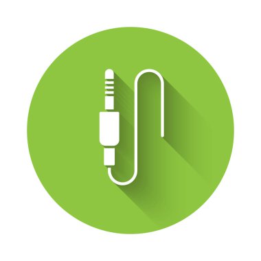 Beyaz Ses Jack simgesi uzun gölgeli izole edildi. Bağlantı ses ekipmanları için ses kablosu. Fiş kablosu. Müzik aleti. Yeşil daire düğmesi. Vektör.