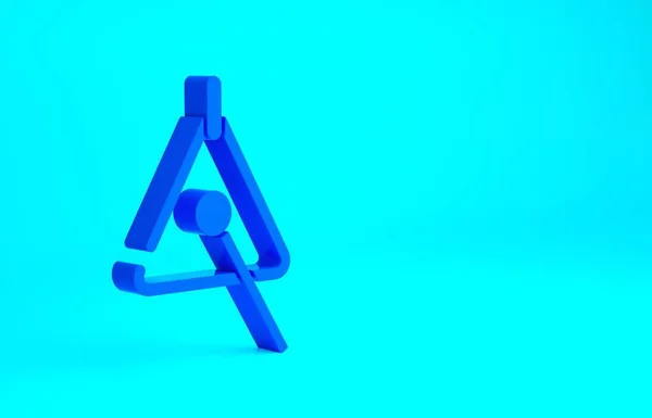 青の背景に隔離された青の三角形の楽器アイコン 最小限の概念 3Dイラスト3Dレンダリング — ストック写真