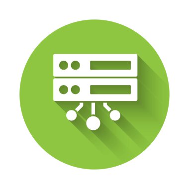 Beyaz Sunucu, Data, Web Sunucu simgesi uzun gölgeli izole edildi. Yeşil daire düğmesi. Vektör.