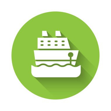 Beyaz Gemi ikonu uzun gölgeli izole edilmiş. Seyahat turizmi deniz taşımacılığı. Yolcu gemisi, yolcu gemisi. Dünya çapında bir gezi. Yeşil daire düğmesi. Vektör.