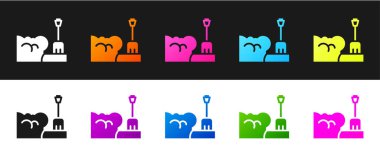 Küreği siyah beyaz arkaplanda izole edilmiş kar temizleme simgesine yerleştir. Vektör.