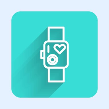 Beyaz çizgi akıllı saat kalp atışı simgesini uzun gölgeli gösteriyor. Fitness uygulaması konsepti. Yeşil kare düğmesi. Vektör İllüstrasyonu.