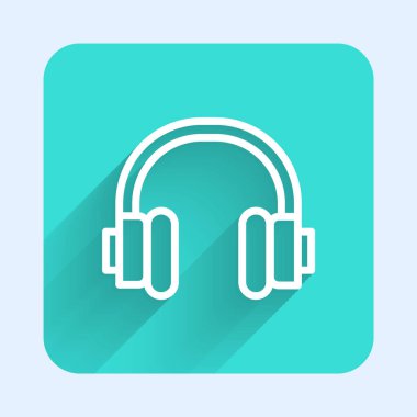 Beyaz çizgi kulaklık simgesi uzun gölgeli izole edilmiş. Kulaklıklar. Müzik, hizmet, iletişim ve operatör konsepti. Yeşil kare düğmesi. Vektör.