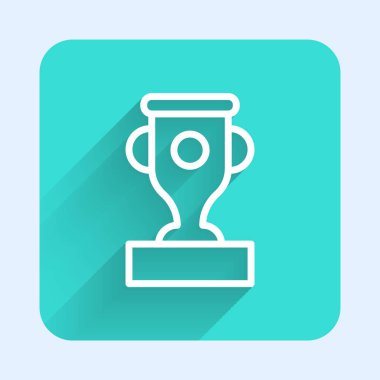 Beyaz çizgi ödül kupası ikonu uzun gölgeli izole edilmiş. Galibiyet ödülü sembolü. Şampiyonluk ya da yarışma kupası. Spor başarısı işareti. Yeşil kare düğmesi. Vektör.