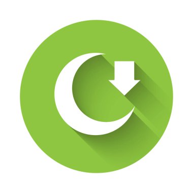 Beyaz Ay simgesi uzun gölgeli izole edilmiş. Yeşil daire düğmesi. Vektör.