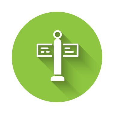 Beyaz Yol trafik tabelası. İşaret direği simgesi uzun gölgeyle izole edildi. İşaretçi sembolü. Sokak bilgi tabelası. Yön tabelası. Yeşil daire düğmesi. Vektör.